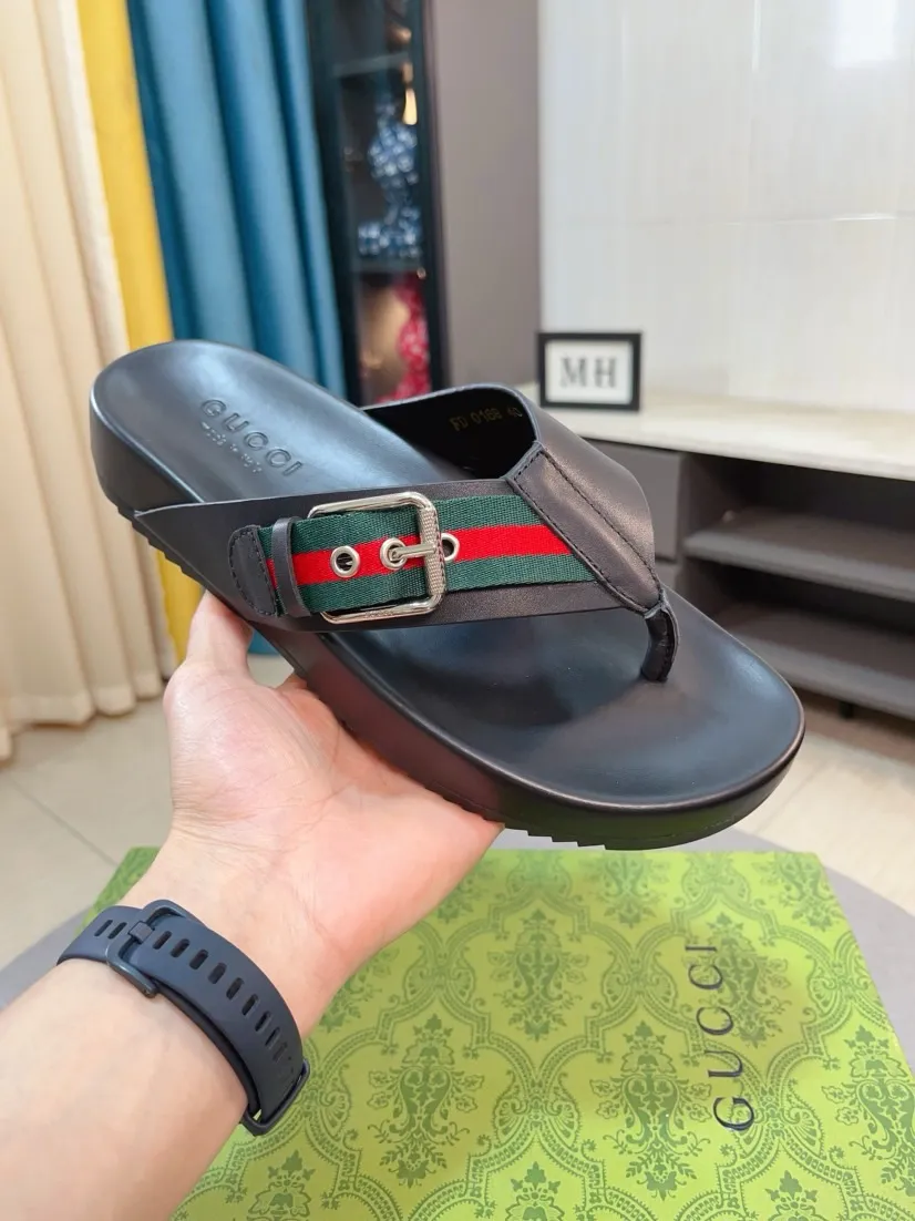 Men's Men's Shoes💰300🌸🌸【GUCCI New Style】This slipper is made of GG polyester fiber and is decorated with the Gucci label on the front, adding a bold logo feel to the style. "Gucci Made in Italy" stamped label Rubber sole Flat Made in Italy Men's sizes 39 to 45, (46. Customized